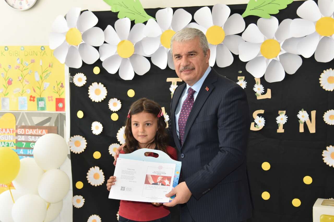 Konya'da yaz tatili resmen başladı! Karne gününden mutluluk kareleri yansıdı 9
